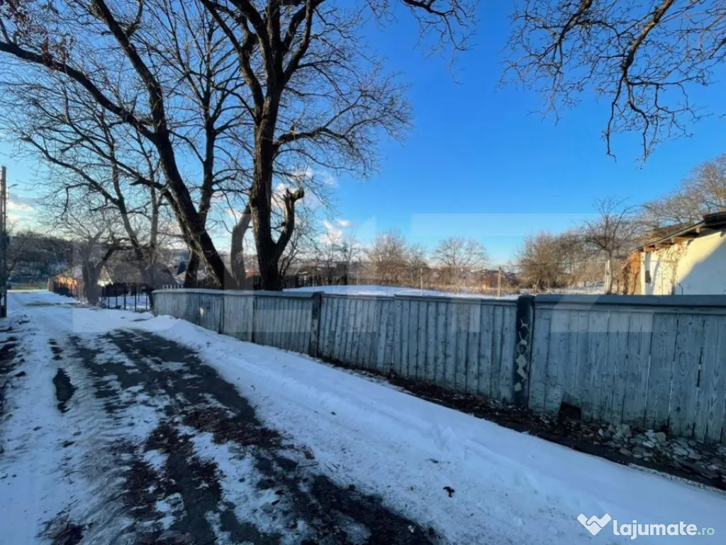 Teren intravilan 1000mp, toate utilitatile la parcela, zona