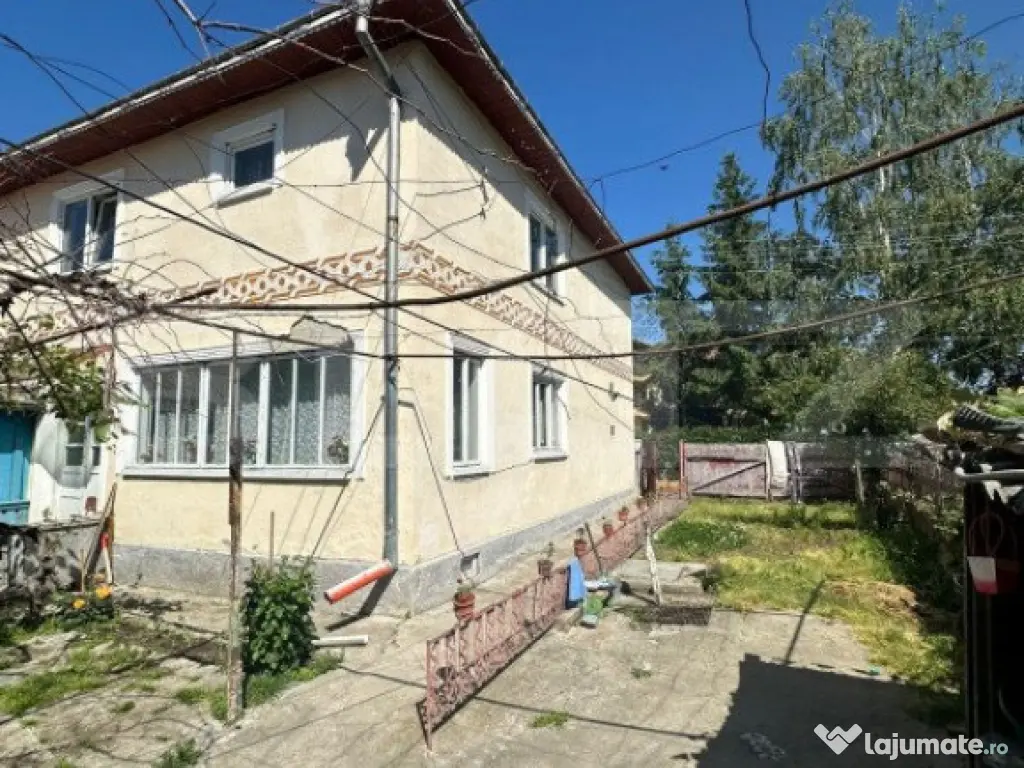 Casa ultracentrala , 200mp, teren 450 mp , Radauti