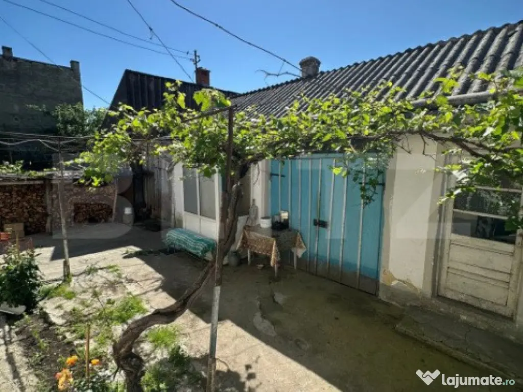 Casa ultracentrala , 200mp, teren 450 mp , Radauti