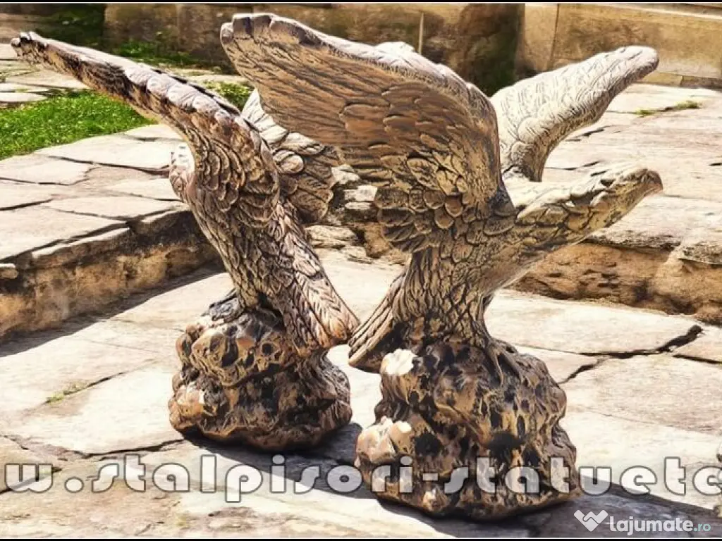 Statuetă vultur pe stâncă, șoim, arămiu patinat, model S35.