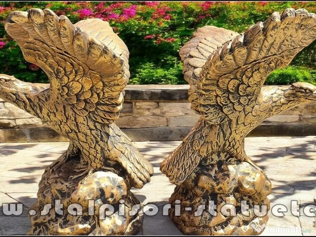 Statuetă vultur pe stâncă, șoim, arămiu patinat, model S35.