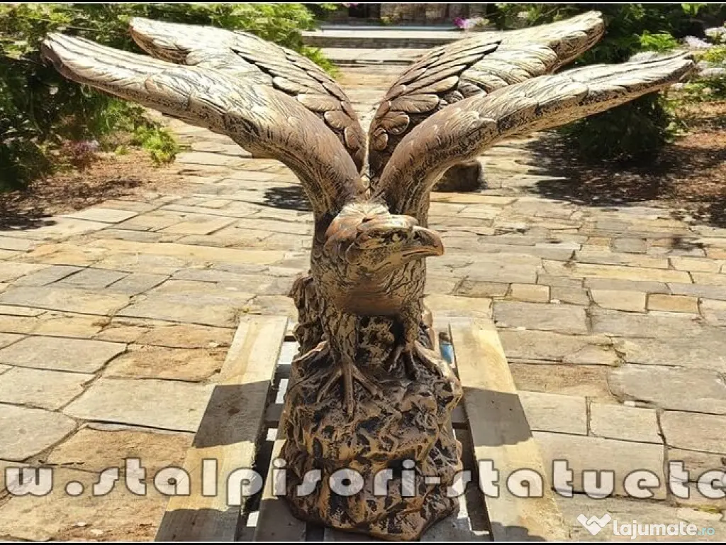 Statuetă vultur pe stâncă, șoim, arămiu patinat, model S35.