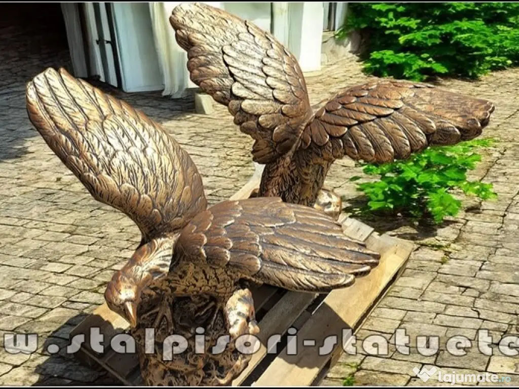 Statuetă vultur pe stâncă, șoim, arămiu patinat, model S35.