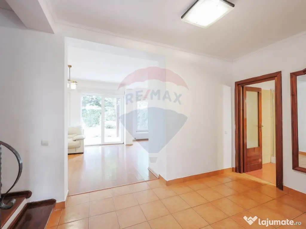 De Vânzare Casă cu 4 camere, Str. Arinului, Zona Dealur... 