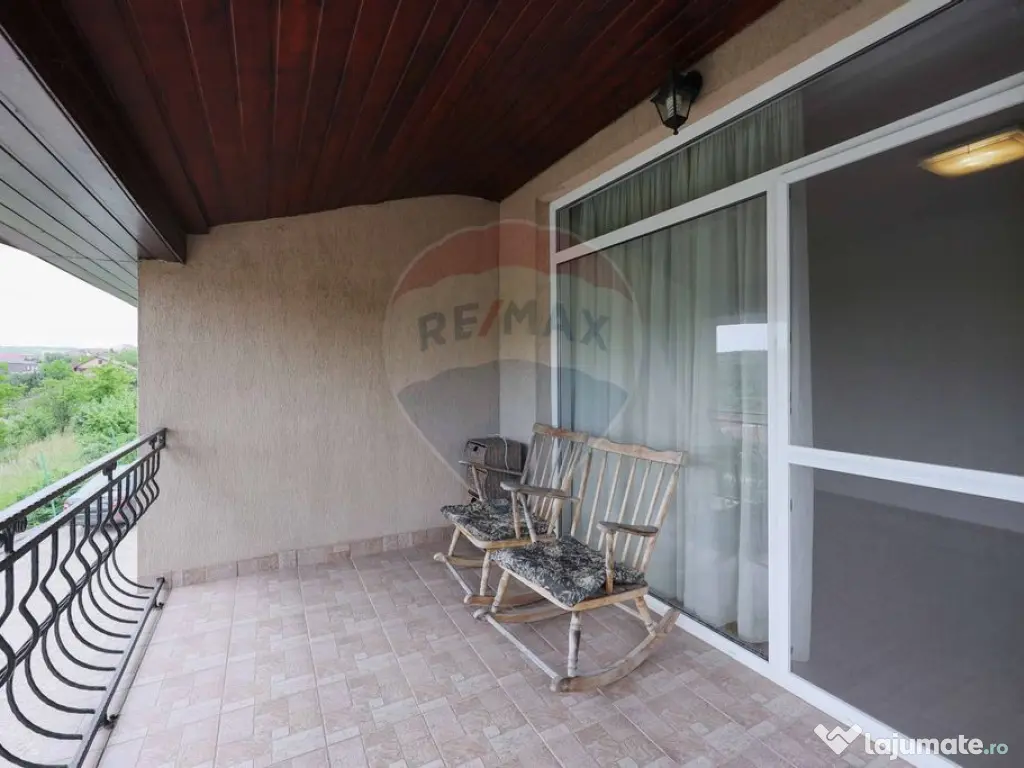 De Vânzare Casă cu 4 camere, Str. Arinului, Zona Dealur... 