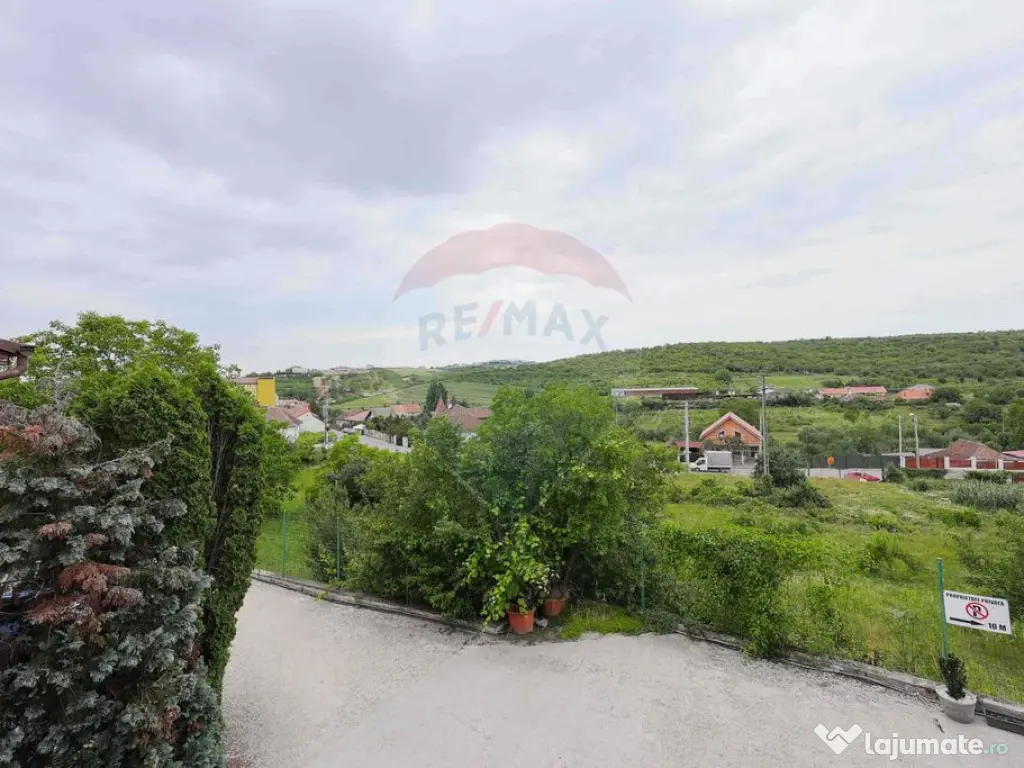 De Vânzare Casă cu 4 camere, Str. Arinului, Zona Dealur... 