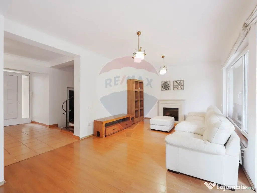 De Vânzare Casă cu 4 camere, Str. Arinului, Zona Dealur... 