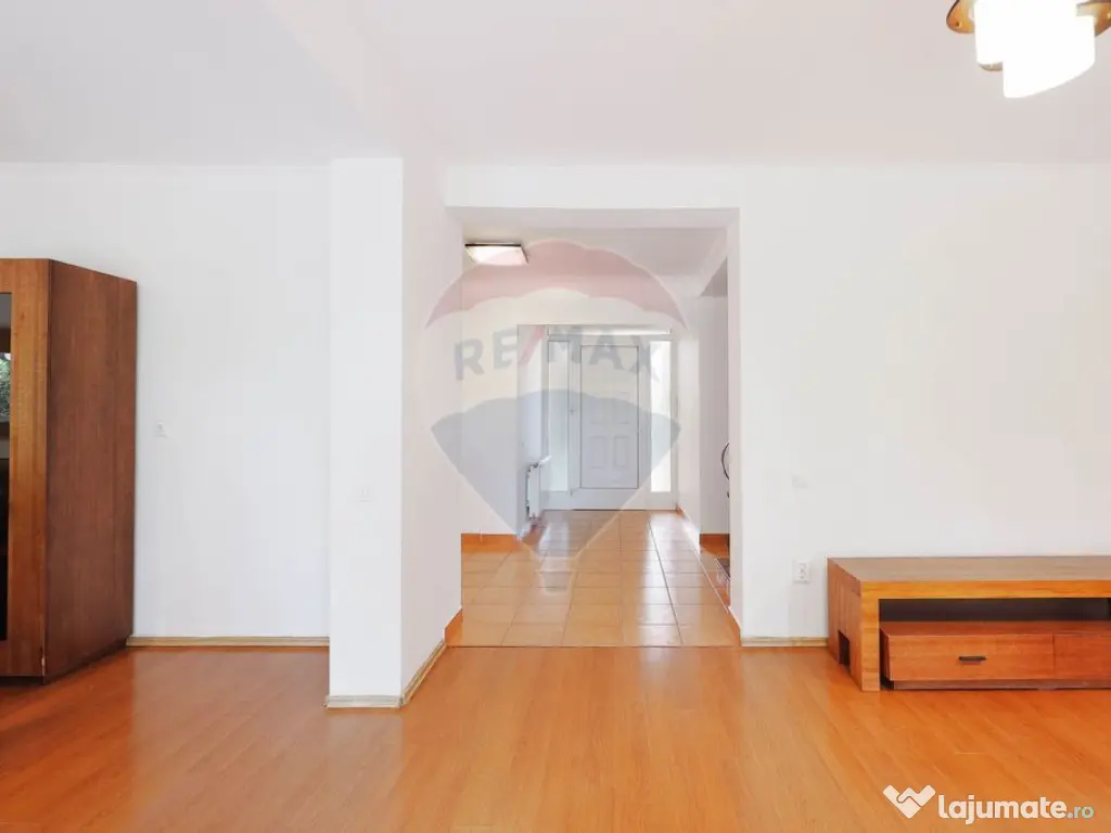 De Vânzare Casă cu 4 camere, Str. Arinului, Zona Dealur... 