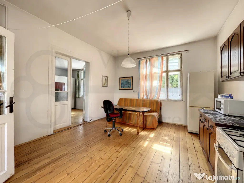 Casa alipita in curte comuna, 83 mp, zona Andrei Muresanu 