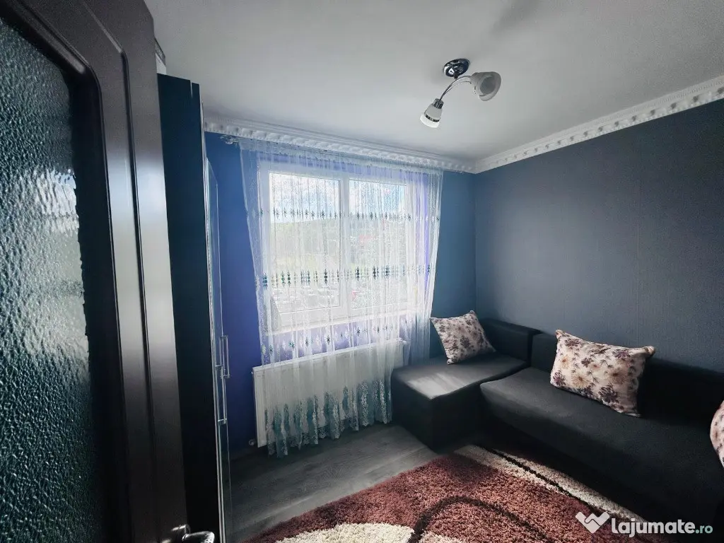 Apartament 2 camere,semidecomandat,zona Stejarului 