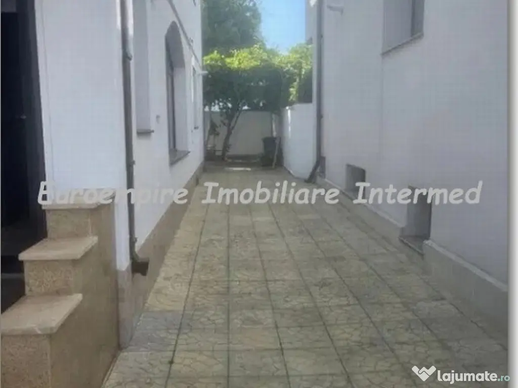 Vila de inchiriat zona FALEZA NORD 