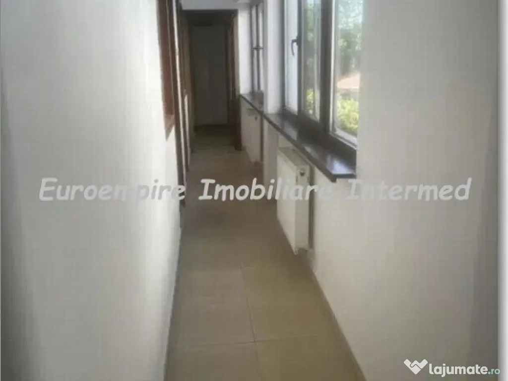 Vila de inchiriat zona FALEZA NORD 