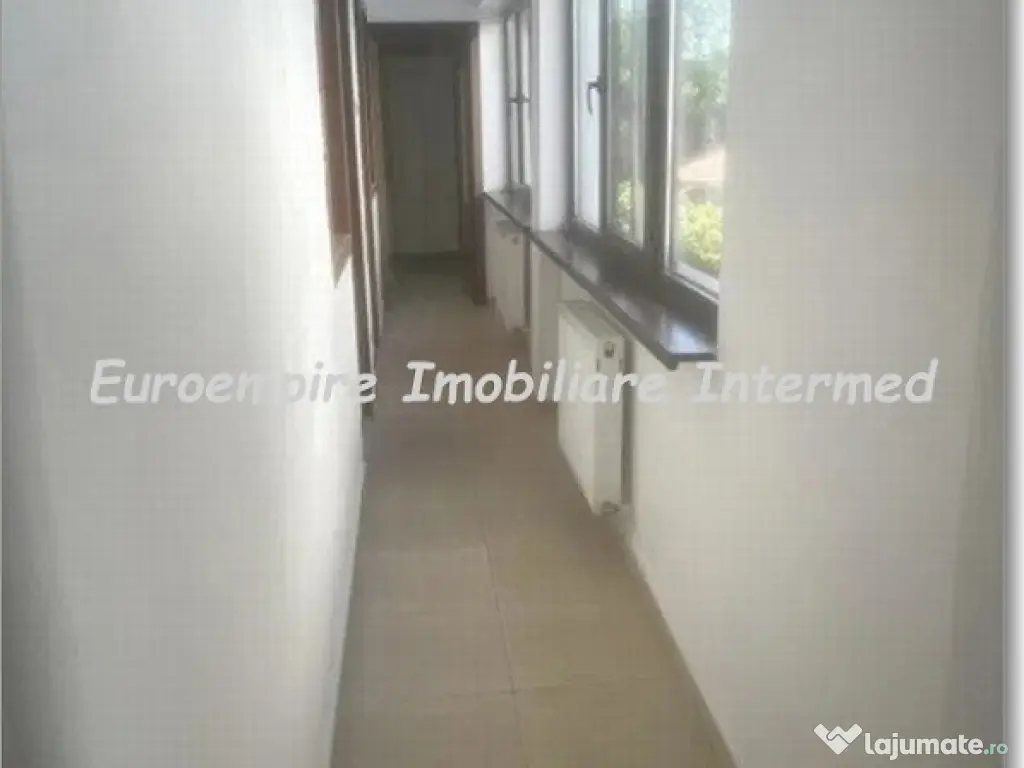 Vila de inchiriat zona FALEZA NORD 