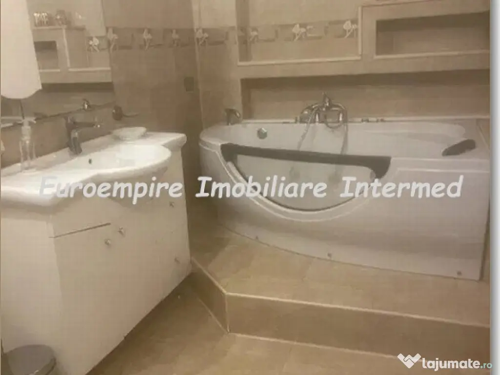 Vila de inchiriat zona FALEZA NORD 