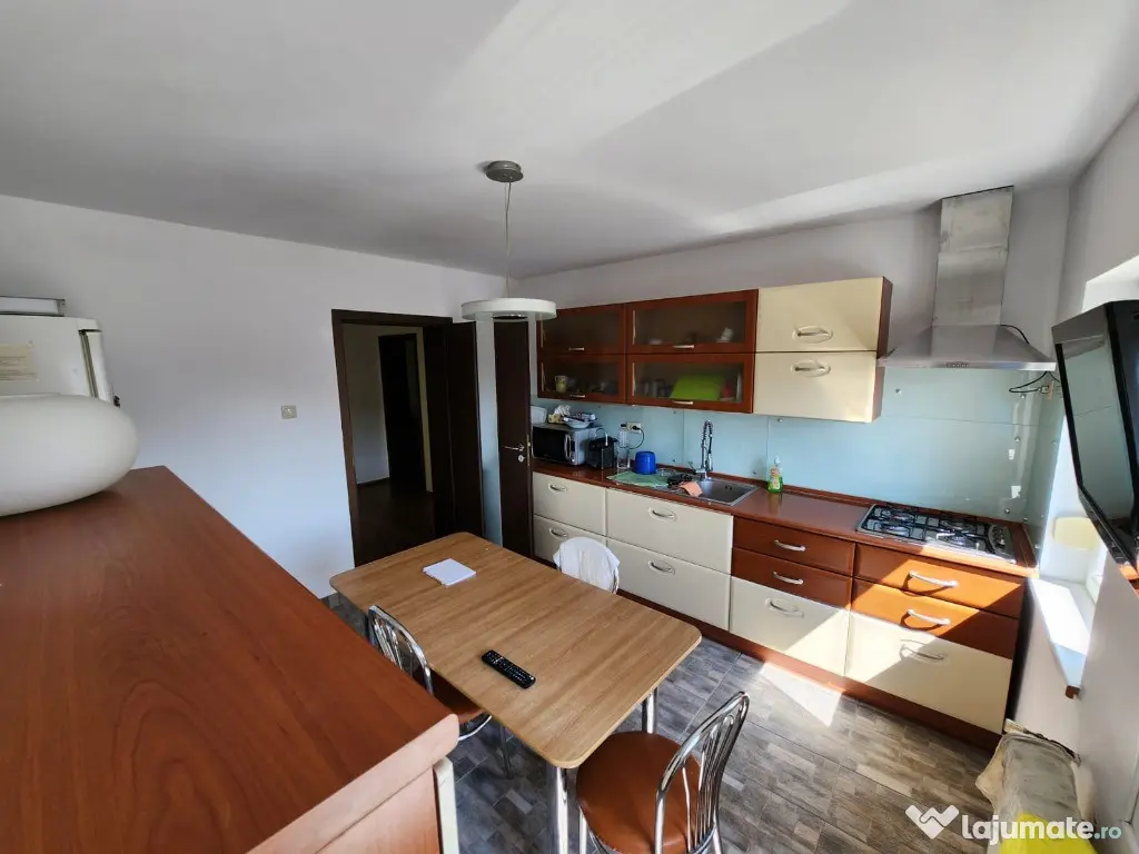 Gh Gr Cantacuzino - Mega Image et 1 in vila 