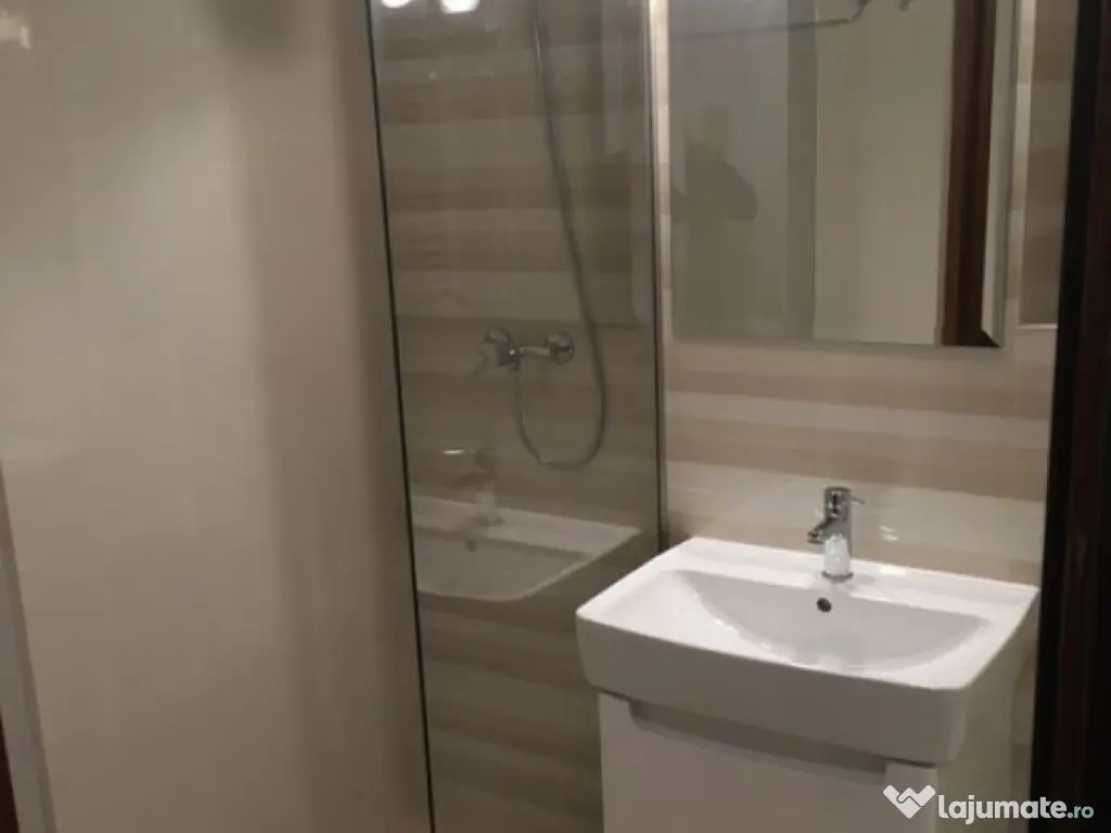 Garsoniera zona Universitate