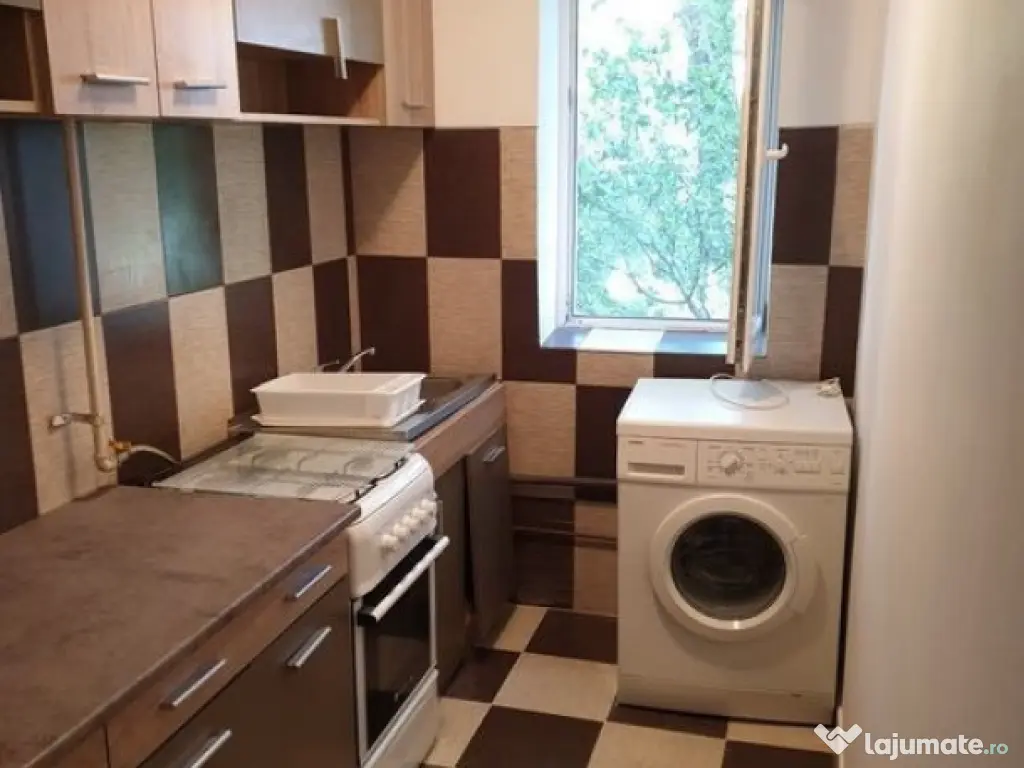 Garsoniera zona Universitate