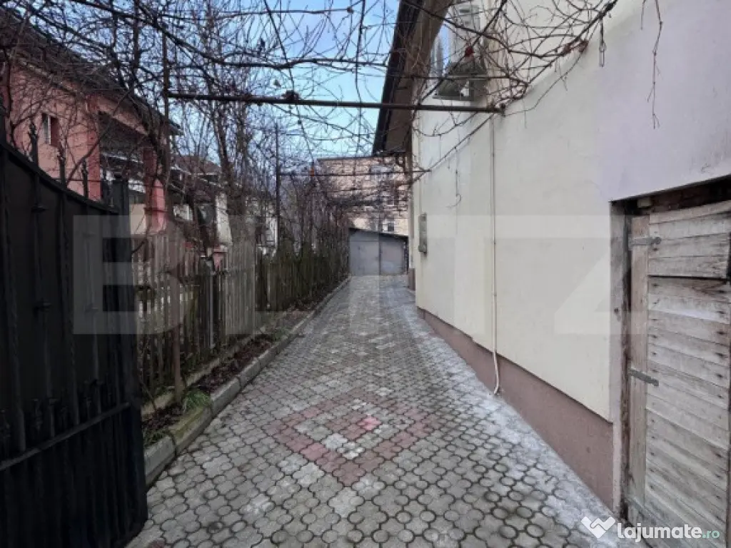 Casa zonă centrală Dej,curte comună, 31mp