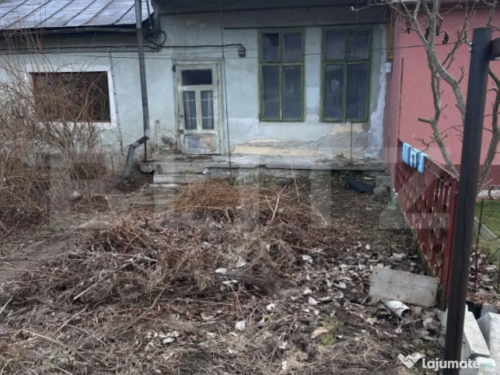 Casa zonă centrală Dej,curte comună, 31mp