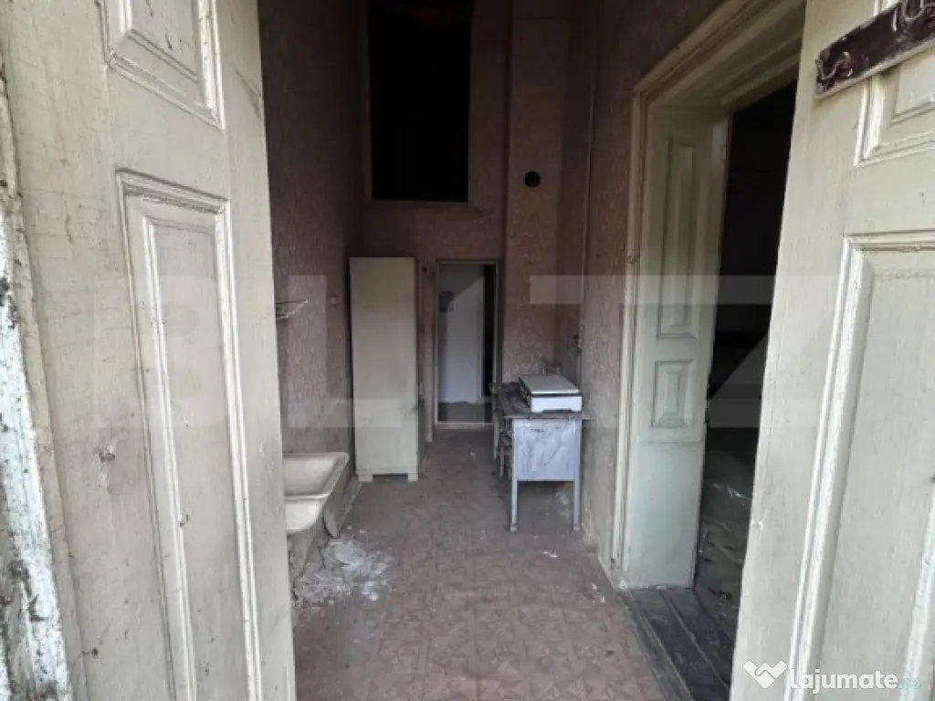 Casa zonă centrală Dej,curte comună, 31mp