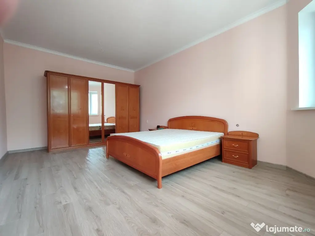 Oferim un apartament spre inchiriere cu 3 camere in zona Frunzisului