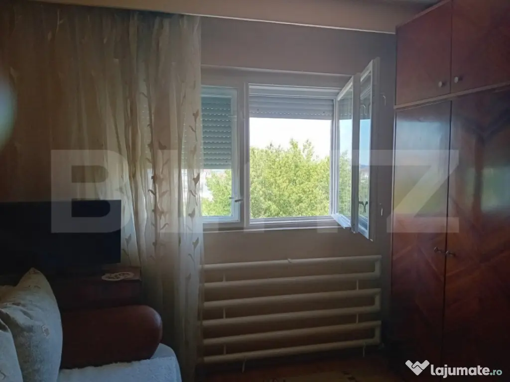 Apartament cu doua camere, bucatarie spatioasa si baie