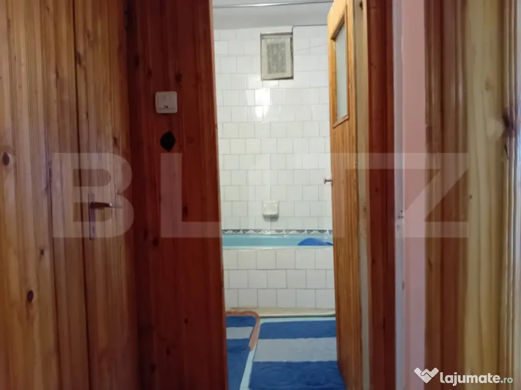 Apartament cu doua camere, bucatarie spatioasa si baie