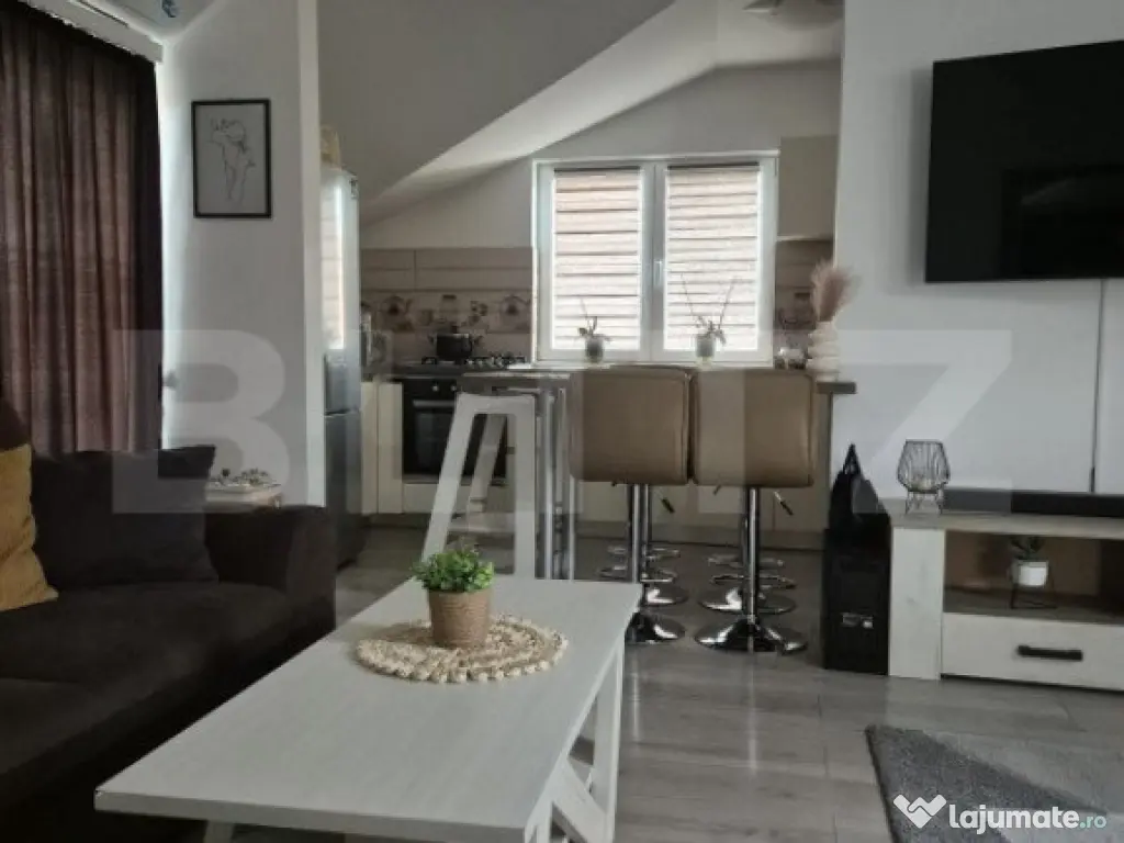 Doua case, Unirii, curti separate