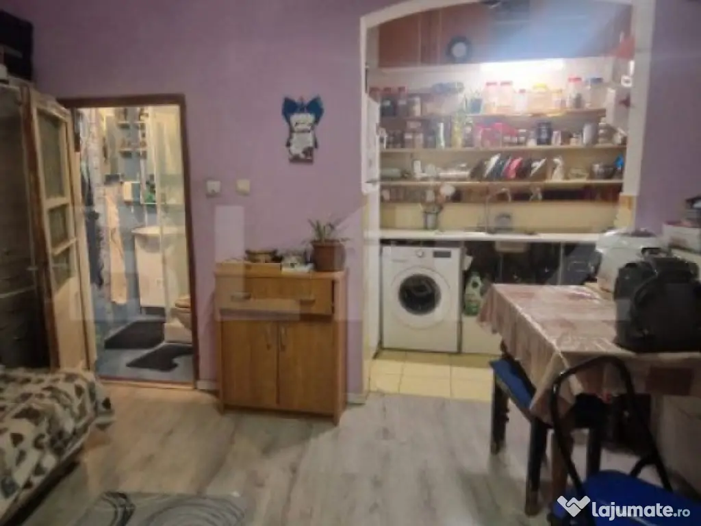 Casa cu 2 corpuri in curte, individuala, 7 camere, 150 mp,