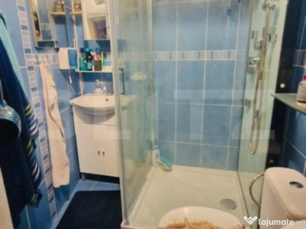 Casa cu 2 corpuri in curte, individuala, 7 camere, 150 mp,