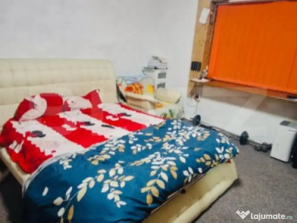 Casa cu 2 corpuri in curte, individuala, 7 camere, 150 mp,