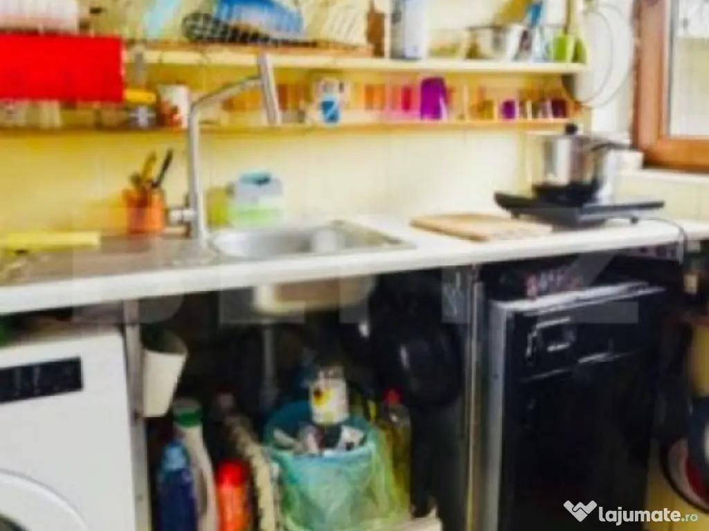 Casa cu 2 corpuri in curte, individuala, 7 camere, 150 mp,