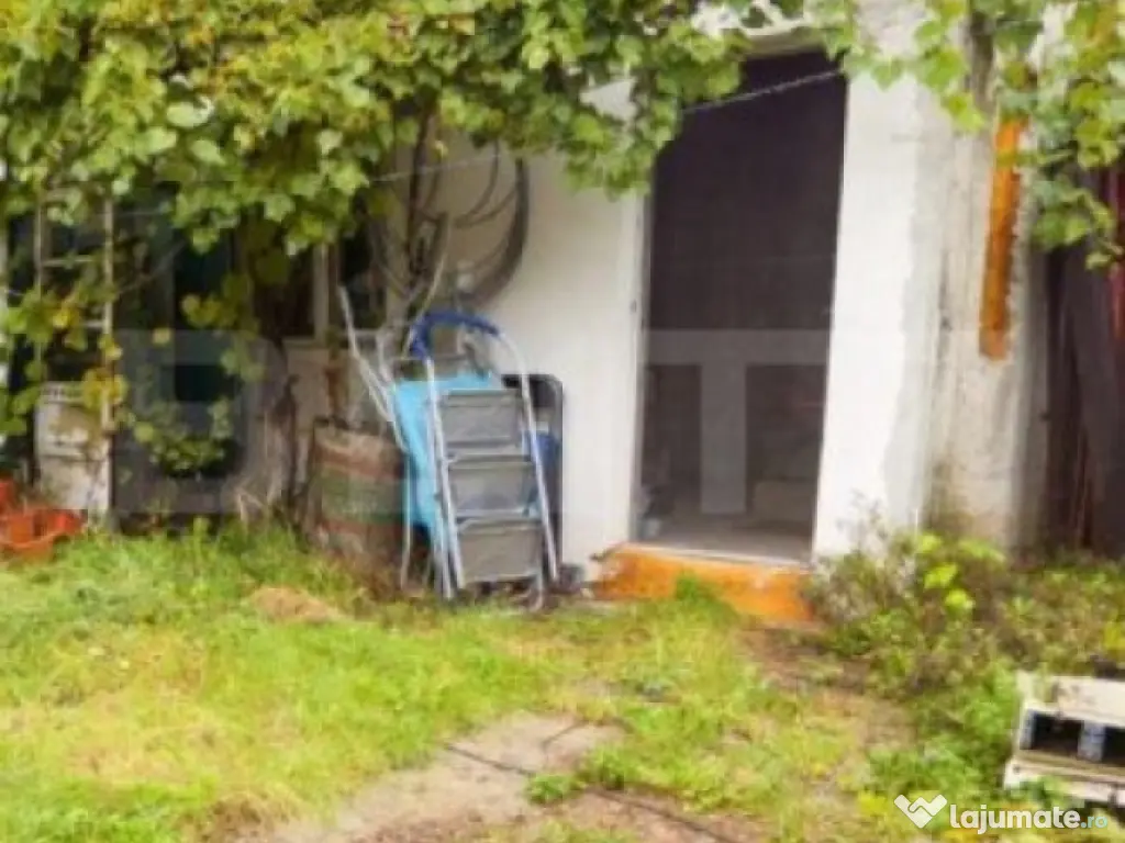 Casa cu 2 corpuri in curte, individuala, 7 camere, 150 mp,