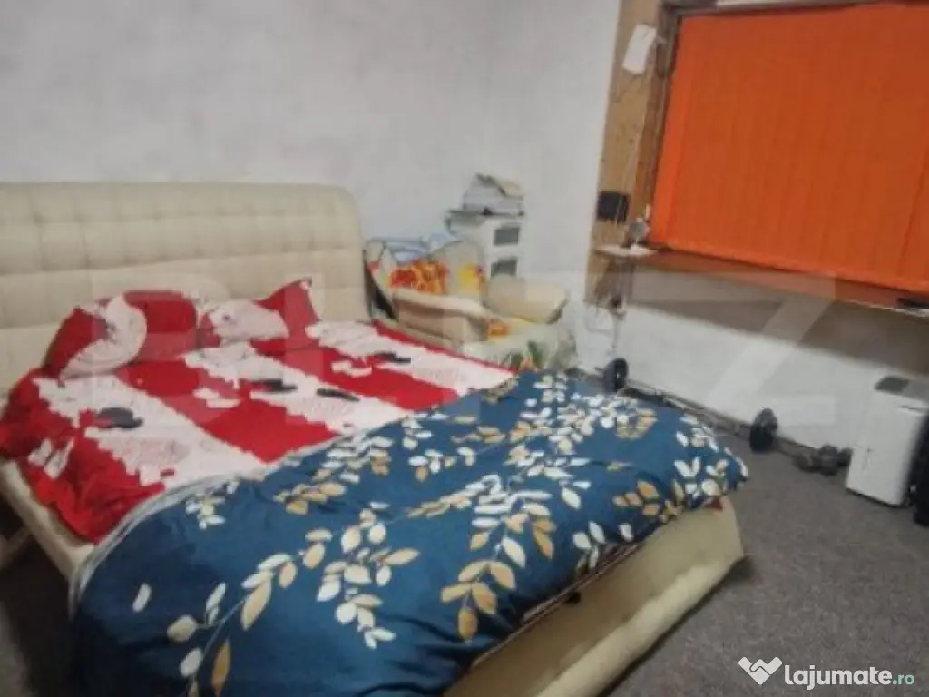 Casa cu 2 corpuri in curte, individuala, 7 camere, 150 mp,