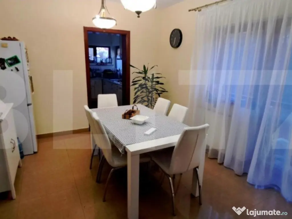 Casa individuala cu 4 camere,200 mp, teren 365 mp,cartier E