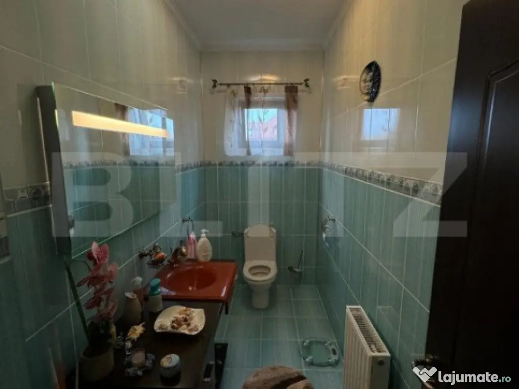 Casa de vanzare cu 6 camere, 480 mp, zona Vetis