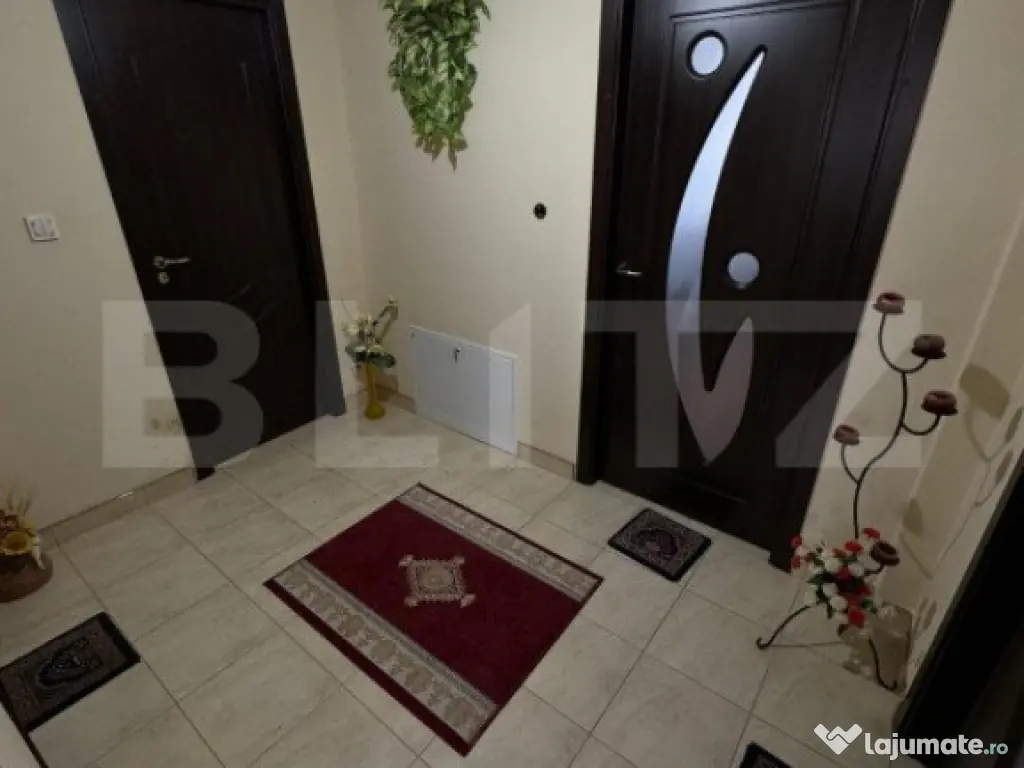 Casa de vanzare cu 6 camere, 480 mp, zona Vetis