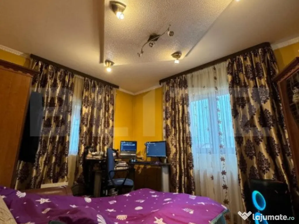 Casa de vanzare cu 6 camere, 480 mp, zona Vetis