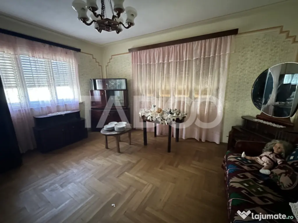 Casa cu potential de investitie 280 mp utili teren liber 206 