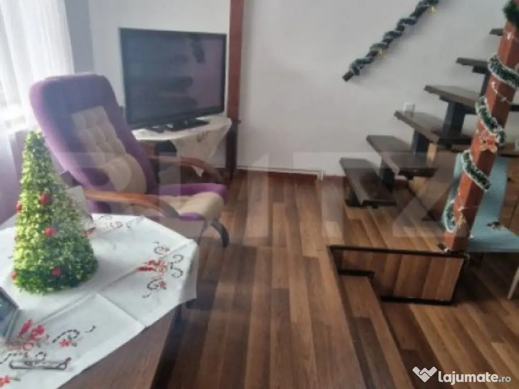 Casa de vanzare, cu 3 camere, 95 mp, zona Craiter 