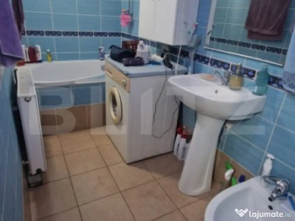 Casa de vanzare, cu 3 camere, 95 mp, zona Craiter 