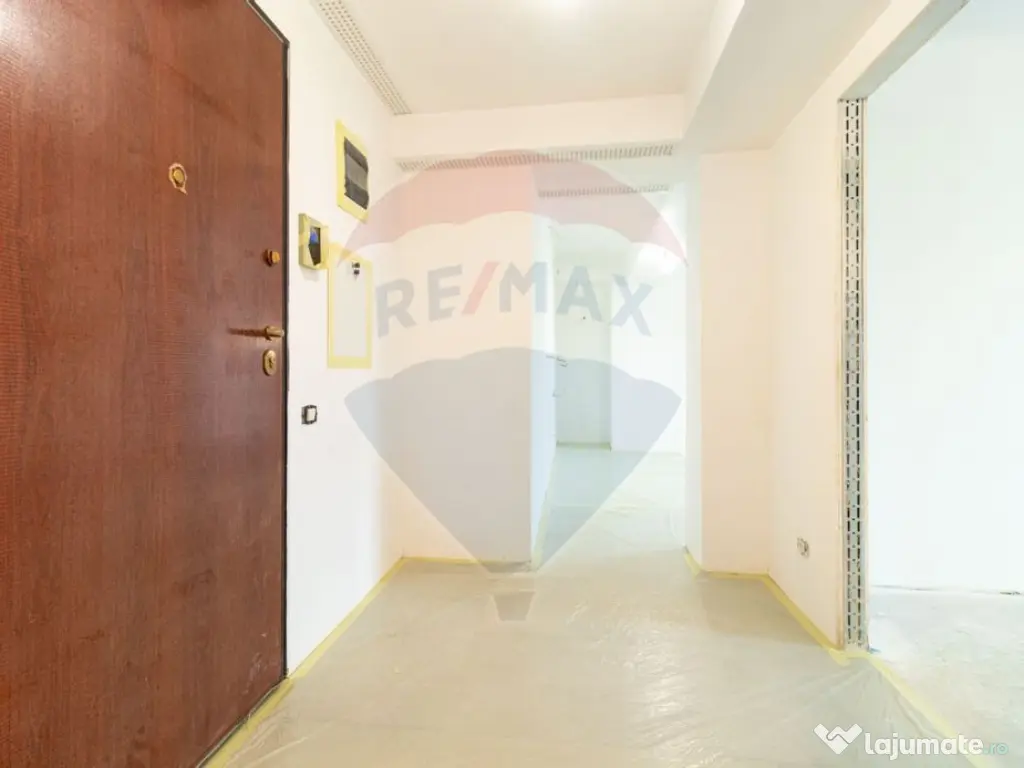 Apartament cu 3 camere de vanzare in zona Damaroaia - Pet... 
