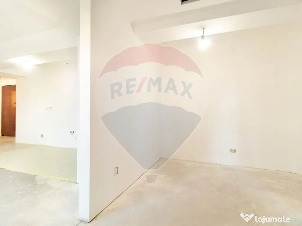 Apartament cu 3 camere de vanzare in zona Damaroaia - Pet... 