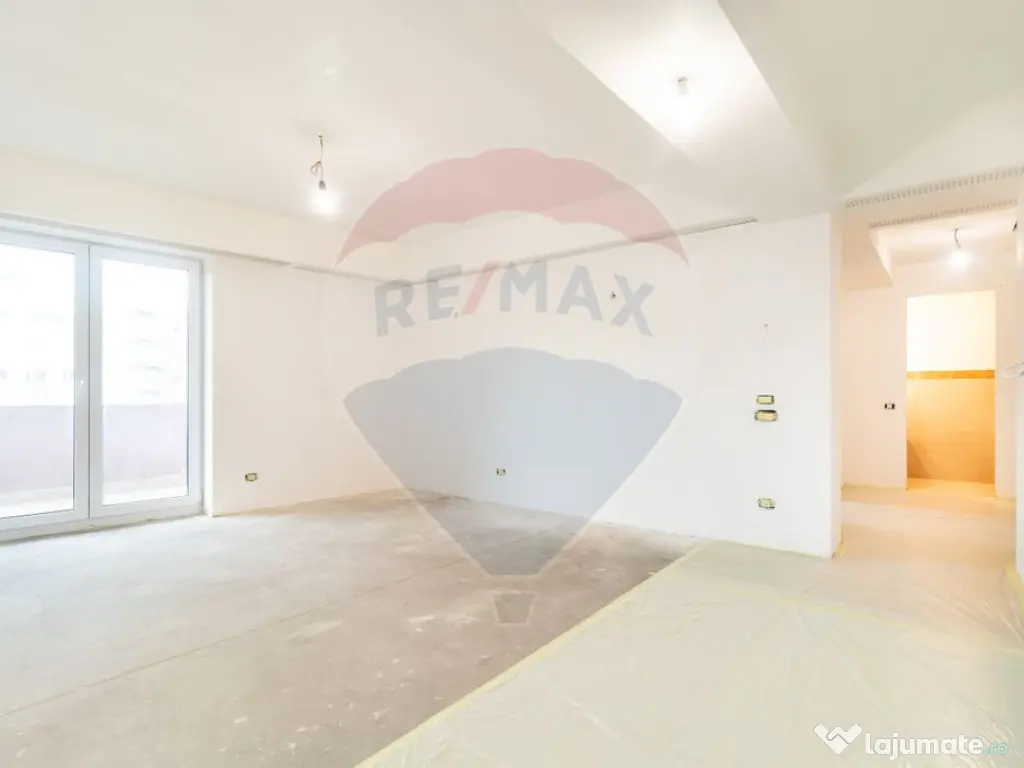 Apartament cu 3 camere de vanzare in zona Damaroaia - Pet... 