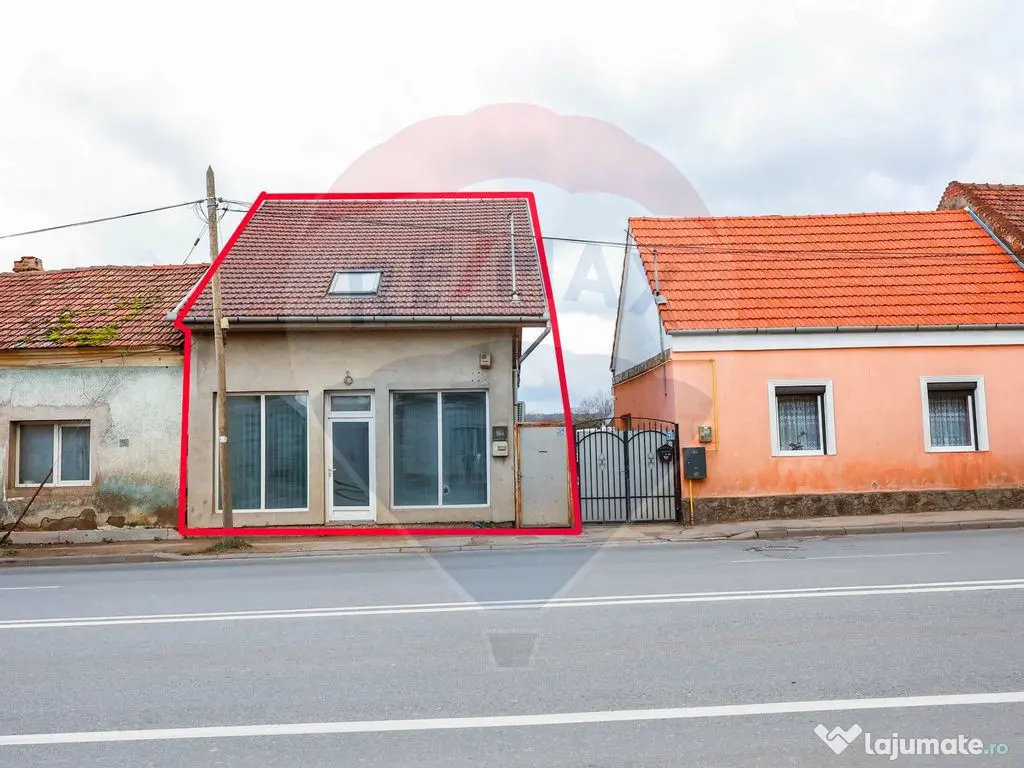 Casă cu destinație de spațiu comercial, zona Episcopia 