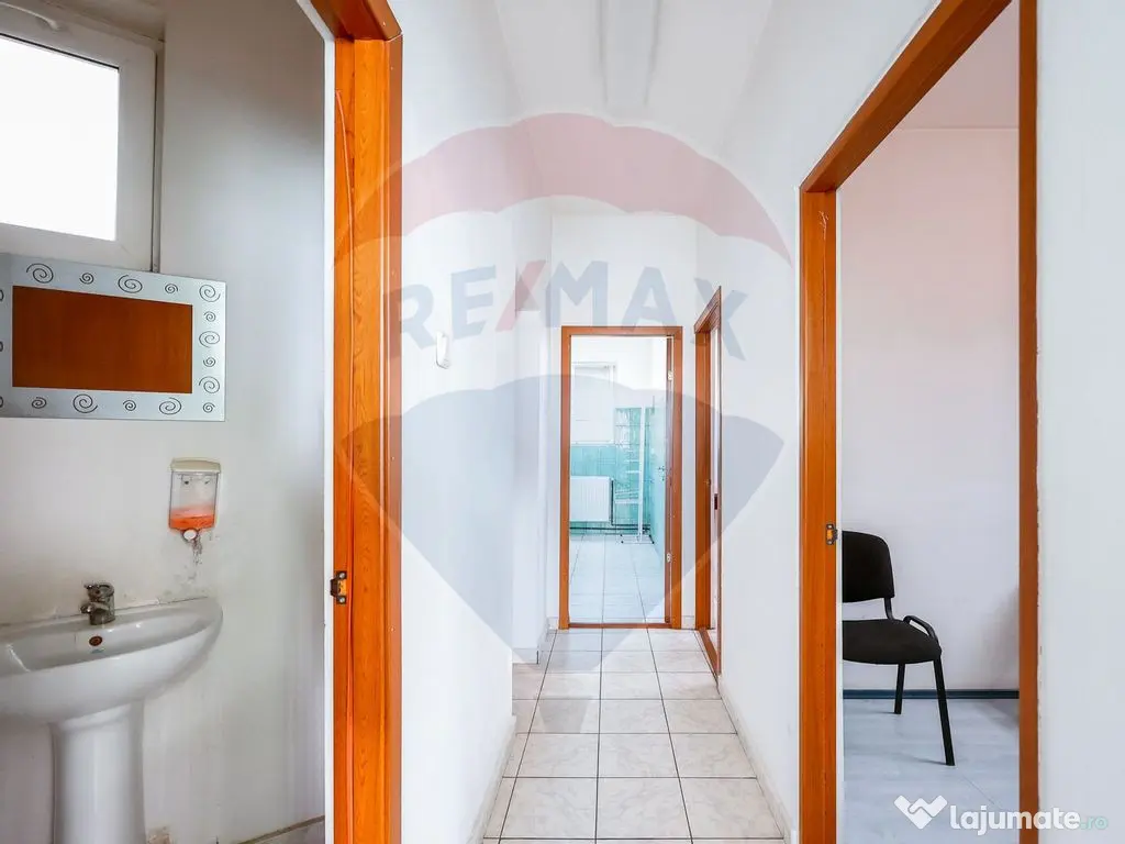 Casă cu destinație de spațiu comercial, zona Episcopia 