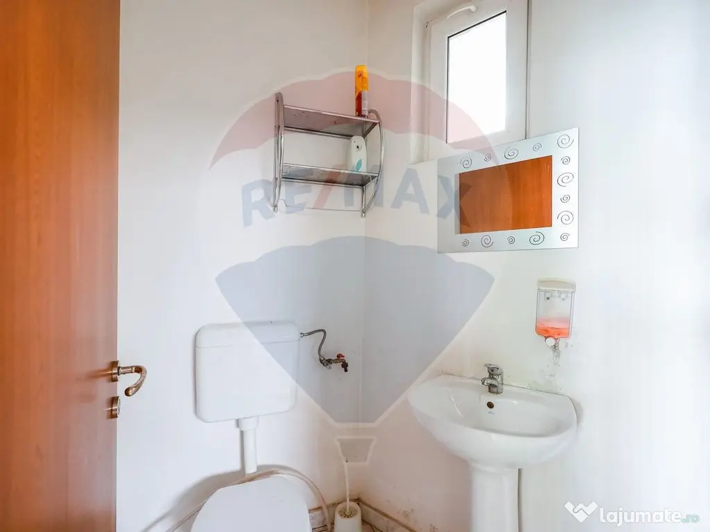 Casă cu destinație de spațiu comercial, zona Episcopia 