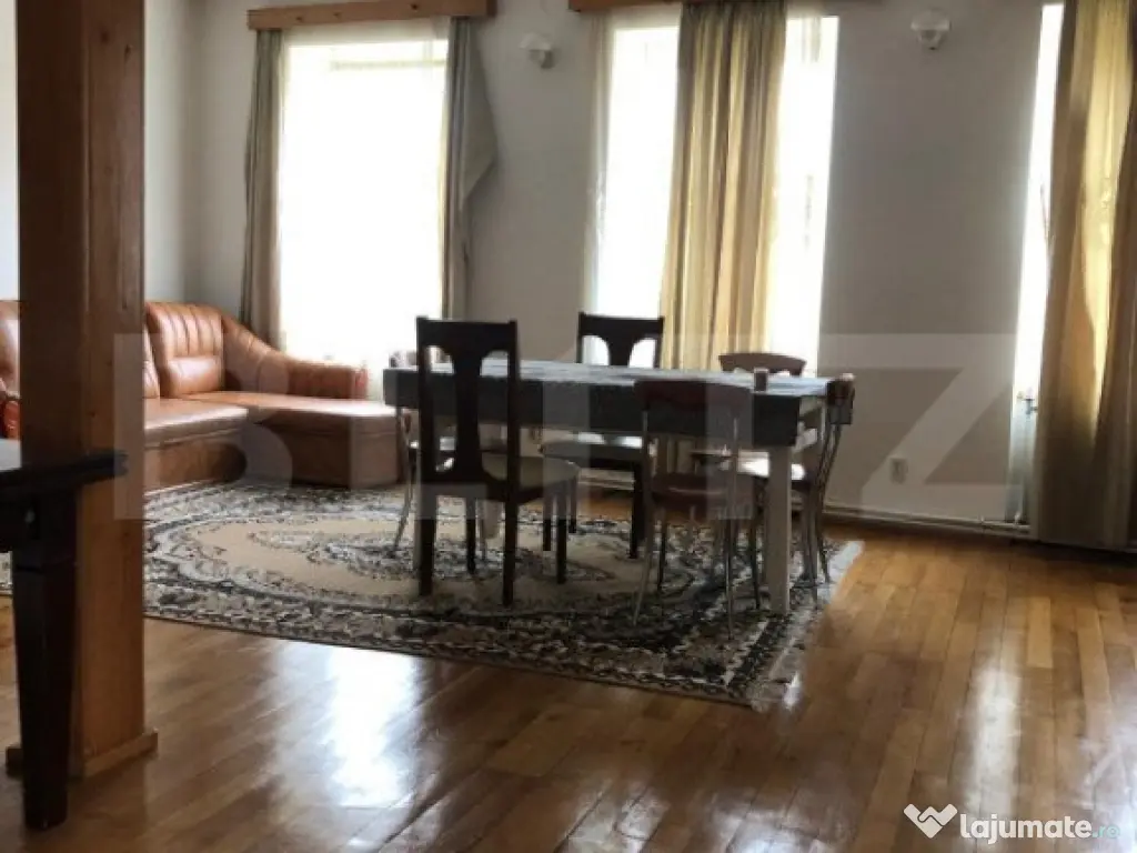 Casa de vanzare, cu 7 camere, 350 mp u & 2850 mp teren