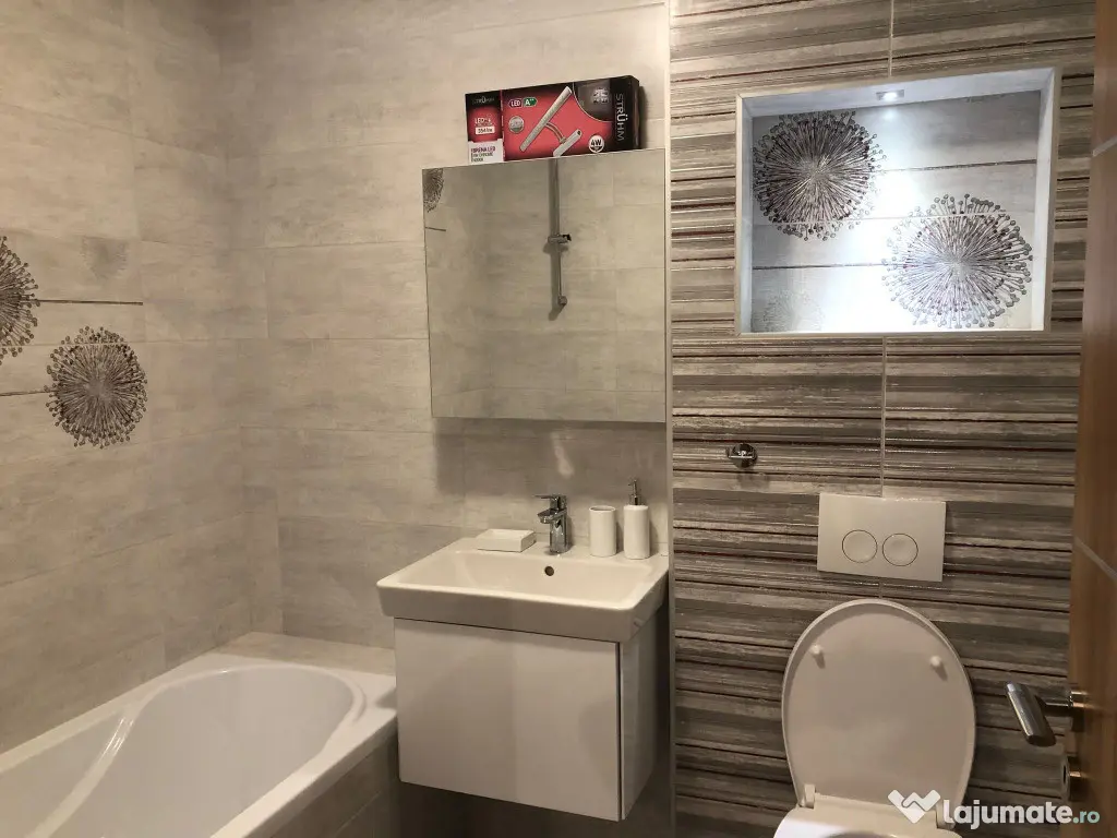 Apartament cu patru camere ,mobilat si utilat. 