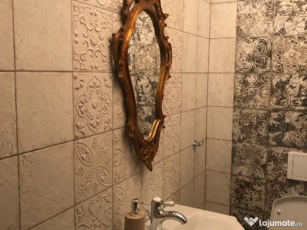 Apartament cu patru camere ,mobilat si utilat. 